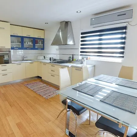 Luxury In City Center Apartament